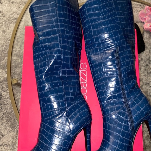 NWT Asymmetrical Stiletto Boots - Picture 2 of 2